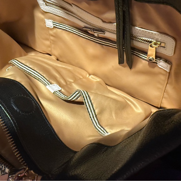 Beautiful Henri Bendel Bag - Picture 3 of 5